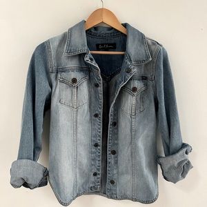 Semi fitted jean jacket women’s size L Earl Jean